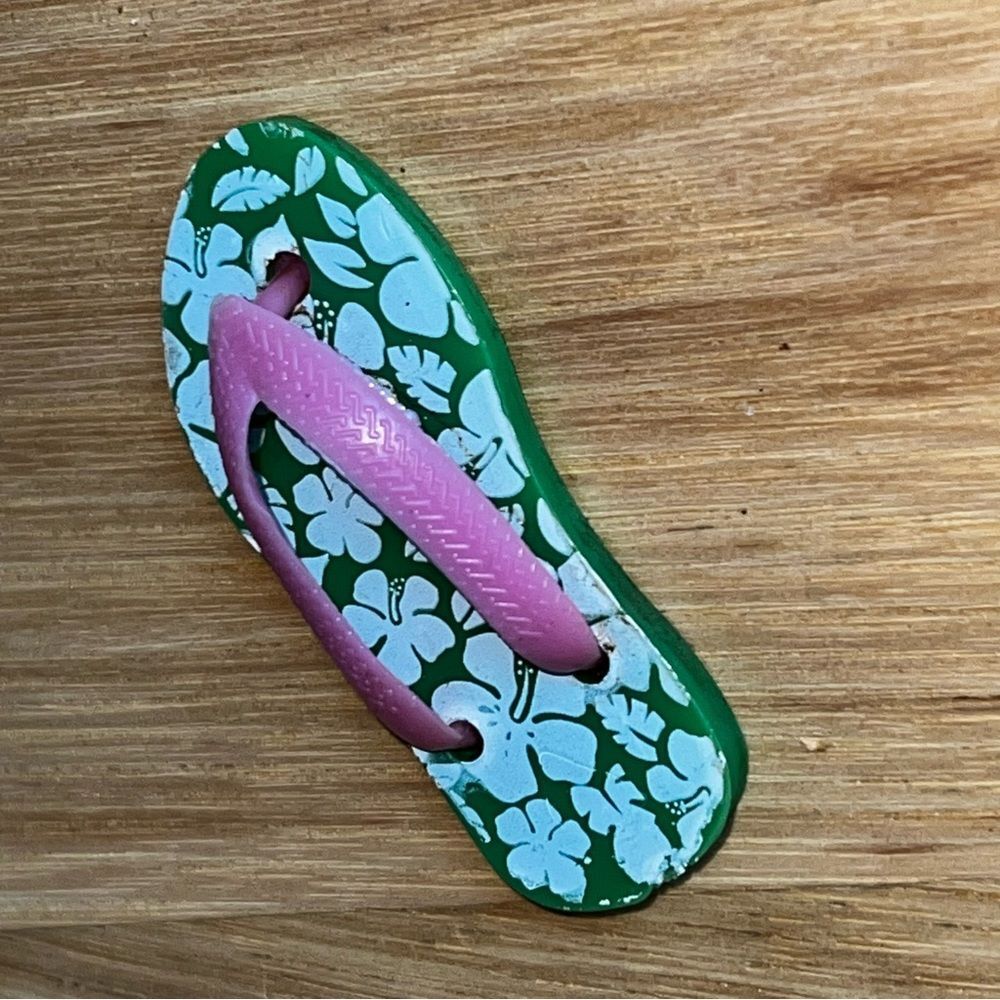 5/$20 Flip Flop Magnet 2-1/2"x1"x1/2" Green With White Floral And Pink Straps
